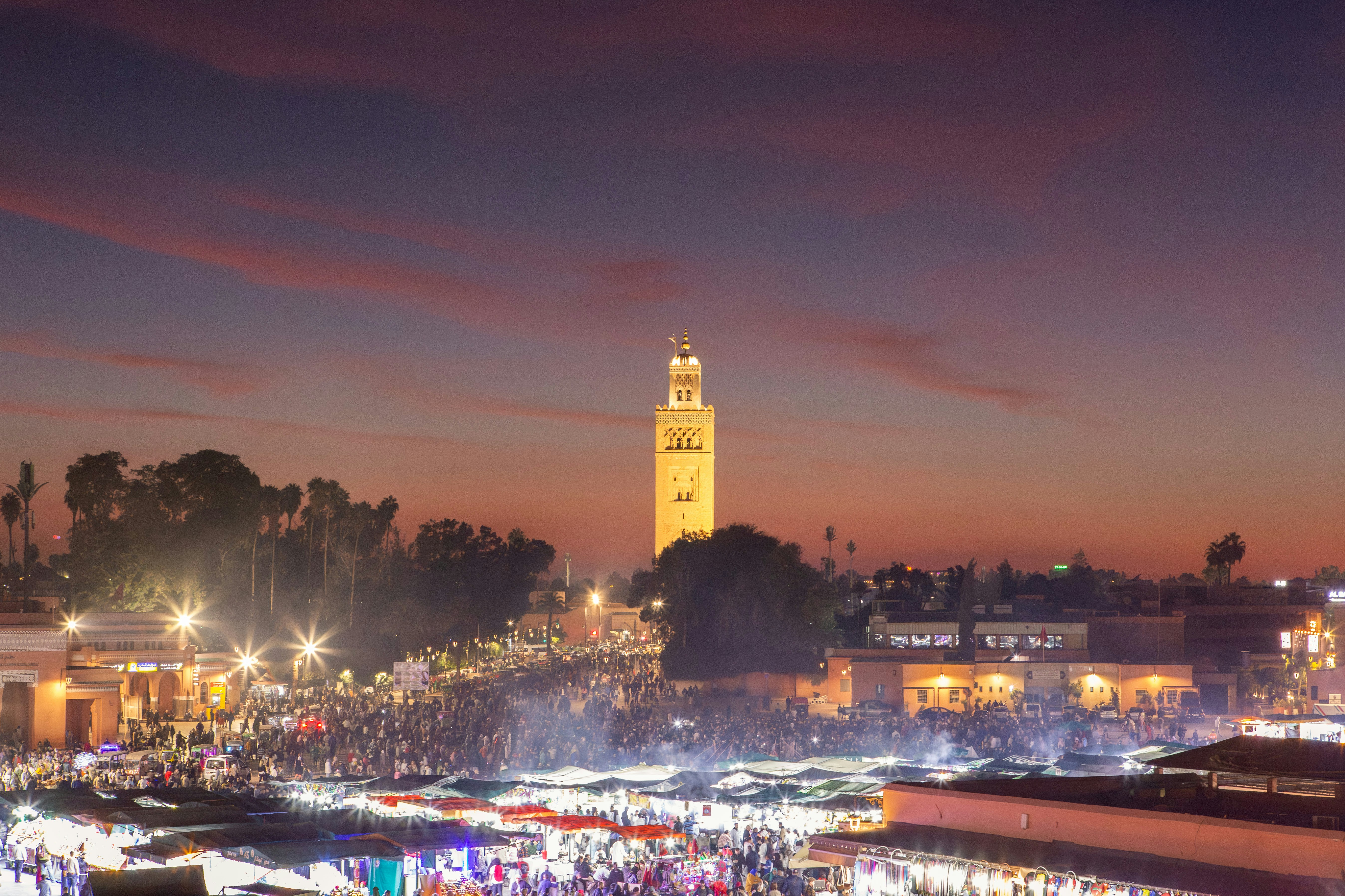 Activities to do in Marrakech bustling Jemaa el-Fnaa square sunset