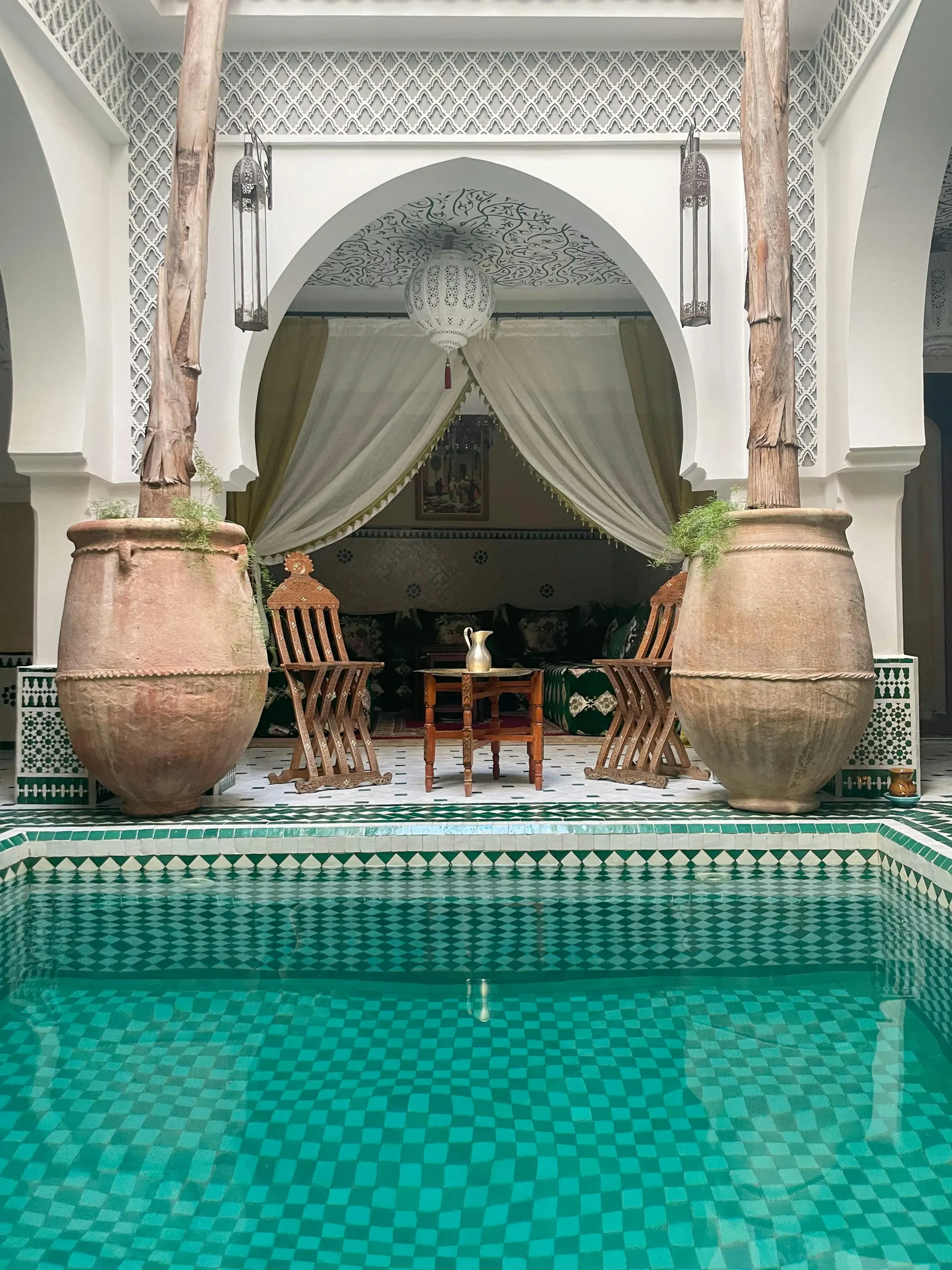 Unique blend of luxury hotels and Marraquexe riads in the Red City.